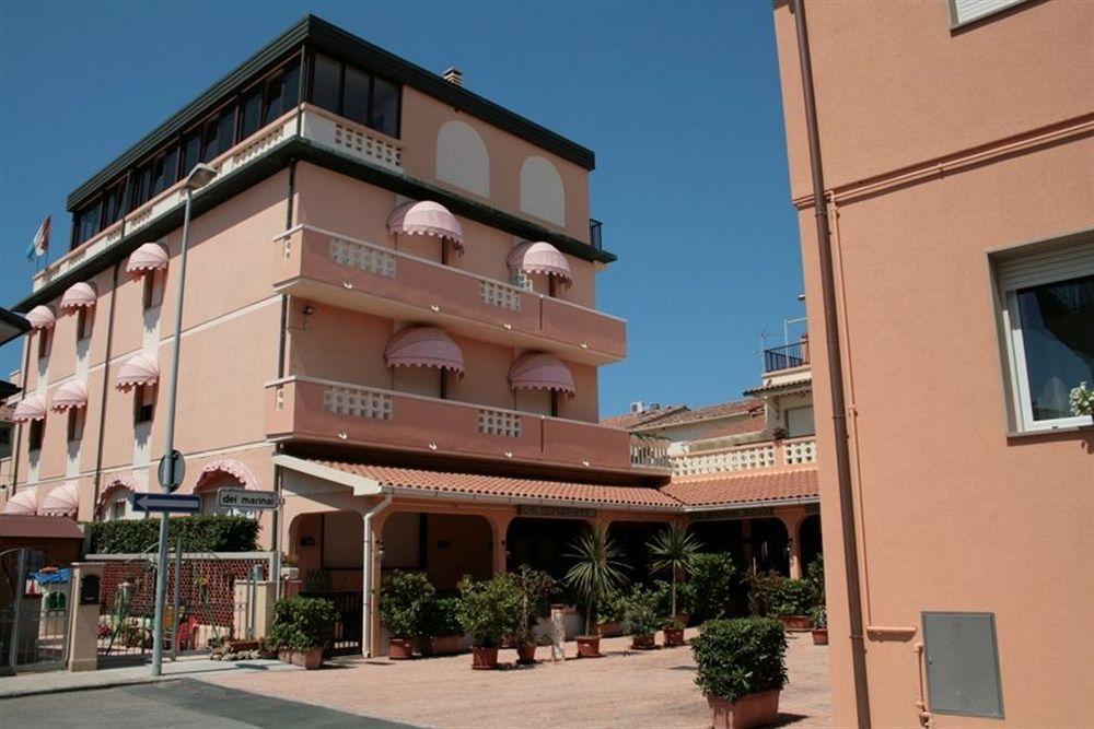 Hotel Sileoni Марина-ді-Чечина Екстер'єр фото